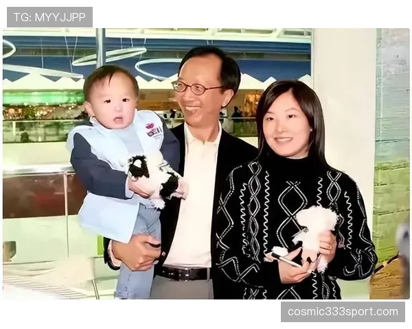 伏明霞跳水拿金牌那会儿，谁想到她后来嫁豪门连生仨娃还素颜买菜？